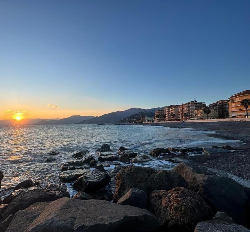 Da Dharma Lägenhet Ventimiglia Exteriör bild